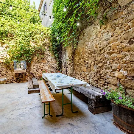 Nentia Kır Evi Fonteta